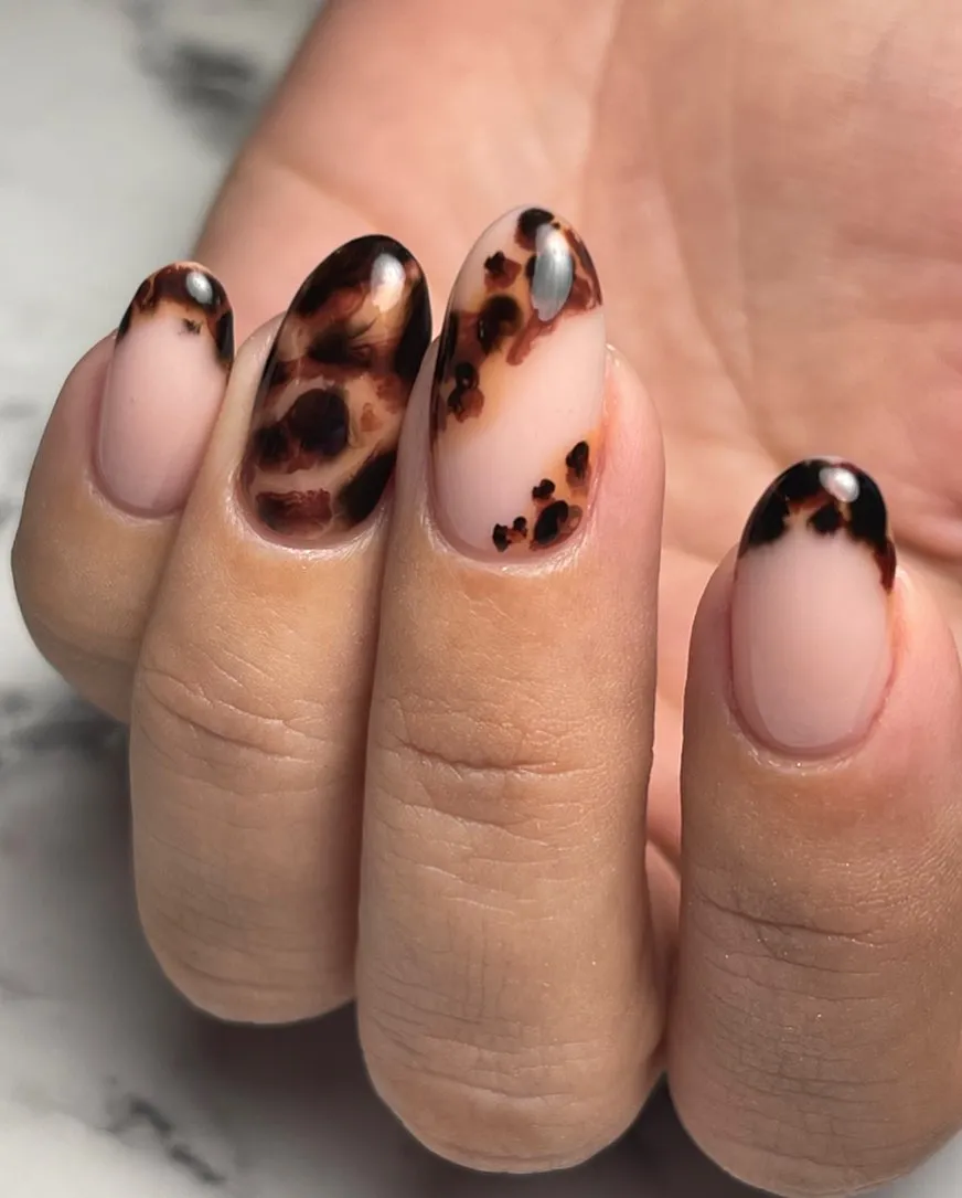 Cat Eye Nail Design 4 — ImagiNails Zürich